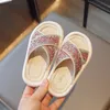슬리퍼 여름 어린이 슬라이드 여자 물 다이아몬드 해변 신발 세련된 플래시 크로스 벨트 공주 신발 편안한 부드러운 밑창 샌들 J240228