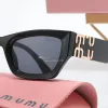 Lunettes de soleil de créateur de mode femmes lunettes de soleil personnalité miroir jambe métal grande lettre design multicolore oeil de chat