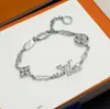 Des créateurs de luxe comme les bracelets féminins élégants Gold Silver à la mode lettres de lettre