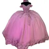 Rosa Quinceanera-Kleider aus dem Jahr 2024, Ballkleid, schulterfrei, Spitzenapplikationen, Kristallperlen, kurze Ärmel, Tüll, gestuft, geschwollen, Partykleid, Abschlussball, Abendkleider, Kathedralenschleppe