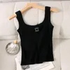 여성 Loewe 탱크 탑 디자이너 여름 슬림 소매 소매 조끼 Camis Croptop 아웃복 탄성 스포츠 니트 탱크 셔츠 6181