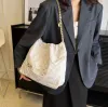 Spegelkvalitet lyxiga designers väska hinkväskor handväska 32 cm shoppingväska läder tote svart vit rosa handväska kvinnors guldkedja axelväska