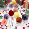 Keychains 150st POM Keychain fluffy faux päls pompoms med läderprov för väskan charm tillbehör