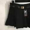 Metalen gesp geplooid Korte rok Women Fashion Belt Mini -driehoek Een lijnjurk half