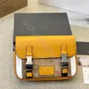 Borsa di design di alta qualità BASSE DESIGNER UOMINO Domande Designer Giacca Messenger Cussa con cerniera multicolore Classa di grande capacità Cucca in pelle di cuoio a conchiglia Borsa a tracota