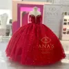 2024 Rot glänzend schulterfrei Quinceanera Kleider Ballkleid Geburtstag Partykleid Applikation Perlen Kristall Schleppe Kleid Schatz de 15