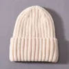 Berretto con teschio Berretto invernale con fodera in raso di seta Cappello da uomo unisex con berretto grosso spesso a righe Caldo morbido Cappello lavorato a maglia di cashmere di alta qualità 230831