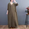 Casual klänningar 2023 Ankomst bomullslinne V-ringning stora fickor Löst vintage Autumn Dress Plus Size Mode Women Long Spring