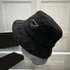 Berretto stilista per uomo donna nuovo cappello casquette secchiello berretto da baseball cashmere lana berretti lavorati a maglia secchielli cappelli caldi all'aperto teschio ca