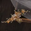 Haarspangen Vintage Goldfarbe Perlen Kämme Tiara Hochzeit Brautaccessoires Frauen Blatt Blumen Handgefertigter Kopfschmuck