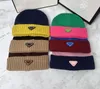 Beanie/Skull Caps kvinnors godis höst och vinter värme designer beanie hatt herrar mössa sportstil triangulär brev tryck casquette