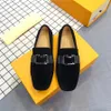 Tasarımcı Erkekler Sıradan Deri Ayakkabı Klasik Slip-On Loafers Mens Mocasins Erkek Nakış Partisi Düğün Daireleri Eur Boyutlar 38-46