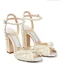 designer kvinnor sandaler mode klackar pärla dekoration toppkvalitet hög klackade skor sexig bekväm bröllopsklänning shoeseu35-42 med låddammväskor