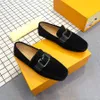 Tasarımcı Erkekler Sıradan Deri Ayakkabı Klasik Slip-On Loafers Mens Mocasins Erkek Nakış Partisi Düğün Daireleri Eur Boyutlar 38-46