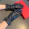 Женские дизайнерские кожаные перчатки модные зима теплые дамы варежки пять пальцев перчатки перчатки сжигание