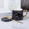 Tasses noires et blanches simples, cadeau d'affaires avec couvercle, cuillère, tasse plaquée or, poignée de luxe, tasse à café pour amoureux