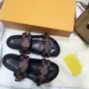 2023 NUOVO Designer Pantofole in vera pelle Sandali da donna diapositive BOM DIA FLAT MULE Fresco senza sforzo Scivoli eleganti due cinturini Sandali piatti con fibbie dorate regolate