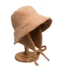 Berets Solid Color Ear Ochrona Para prezent jagnięcy wełna wełniana koreańska czapka futra rybakowy kapelusz jesienny zima panama
