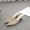 Sandaler Candy Cut-Out Pointed Toe Women Chunky Med High Heels Flipflops Europeiska spetsar strandskor femme