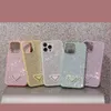 Funda de teléfono de diseñador de moda para iPhone15 Pro Max 14 13 12 Nueva funda blanda con borde completo de diamantes con incrustaciones de flash.