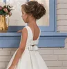 Mädchenkleider Blumenkleid Weiß Satin Spitze Rückenfrei Schleife Ärmellos Hochzeit Elegant Blumen Kinderkommunion Geburtstagsfeier