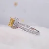 Anillos de boda Fancy Yellow Cushion Cut Anillo de compromiso 07ct 5x6 mm para mujeres Real 18k Oro blanco Prueba de chispas Positivo 230831