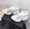 Tasarımcı Clunky Spor Sneaker Erkek Tasarımcı Spor Ayakkabıları Adam Neopren ve Deri Unicorn Düşük Top Spor Ayakkabı Siyah Beyaz Logo Deseni En Kalite Boyut 39-46