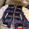 Designer crianças jaquetas moda bebê roupas de inverno tamanho 0-12 cm 2pcs mangas brancas pele com capuz jaqueta e suspensórios ago30
