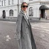 Kvinnors trenchockar Houndstooth Print Long Coat High Street Elegant Double Breasted Black White Plaid Ytterkläder Fall Winter 2023