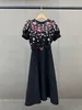 Moda 2024S Krótki europejski rękaw nowej marki Zebrany talia Pin Pin Bead Cearsellment Expellishment Midi Dress