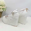 Bombas de flor branca nova chegada das mulheres sapatos de casamento noiva sapatos de salto alto plataforma para mulher senhoras vestido de festa sapatos 230807