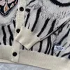 Мужские свитеры черный белый хаки Wacko Maria Tiger Jacquard Cardigan Vneck Sweater Мужчины Женщины высокое качество 1 пиловер с Knitt 230831