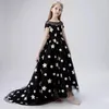 Flickaklänningar Flower Short Illusion Brodery O-Neck Princess golvlängd Tulle Lace Luxury Black Elegant Kids Party Gown H488