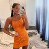 Elegante korte oranje kanten homecoming-jurken schede mini-lengte spaghettibandjes gekruiste rug prom-feestjurk voor meisjes