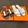 Lyxdesigner sandaler tofflor platta glider kvinnor skor äkta läder sandal sommar flip flops sandal sneaker strand slide party toffel damm väska