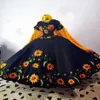 2023 Fashinable mexikanische Quinceanera-Kleider, Sonnenblumen-Stickerei, schulterfreie Schleife, Charro Sweet 15-Kleid, Party, formelle Kleider, Thema 217D