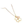 Designer Four-Leaf Clover Necklace Luxury Top 18K Gold Liten Flower With Opal Titanium Steel Necklace CollarBone Chain Female Van Clee Fashion Accessories smycken