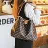 La borsa a tracolla casual Wind può essere personalizzata alla moda. Tote da donna grande e borsa a tracolla con sconto del 60% sul punto vendita online