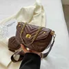 50% de descuento en la venta de liquidación 2023 Nuevo Lingge Hilo bordado Pequeño hombro cuadrado Color sólido Diagonal Straddle Bolso de mujer modelo 542