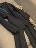 2024 Herfst Wit / Zwart Tweedelige broekensets in effen kleur Lange mouwen met ingekerfde revers Blazer met enkele rij knopen Blazers Blazers Flare broeken Werkbroeken Pakken Set 2 O3G302262