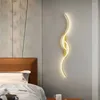 Wandlamp moderne LED minimalistische slaapkamer nachtkastje blaker lange strip glans woonkamer bank huis interieur verlichtingsarmaturen