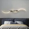 Wandlamp moderne LED minimalistische slaapkamer nachtkastje blaker lange strip glans woonkamer bank huis interieur verlichtingsarmaturen