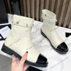 Damen-Stiefeletten, Designer-Kalbsleder, niedrige, klobige Absätze, Buchstabe, Kunstperle, mit Reißverschluss, gesteppte Textur, Hardware, Matelasse-Schneestiefel, Outdoor-Freizeitschuh, Gummisohle