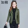Le cuir féminin 2023 PU court Spring Automne Fashion Fashion Foreign Mom Mom de l'âge moyen avec un manteau de veste féminine en coton