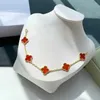 Fashion designer 4/Four Leaf Clover V Gold Four Grass Five Flower Bracelet Female Thick Plated 18k Rose Natural White Fritillaria Red Jade Chalcedony Peacock Green