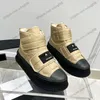 Scarpe eleganti da donna Scarpe con plateau firmate Sneaker sportive casual 23ss A/I Scarpe classiche da ragazza bianche nere per il tempo libero Suola in gomma con sacchetti per la polvere Trama trapuntata Scivolo