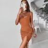 Vestido de mujer desarrollado independientemente estilo de vestido pequeño con tirantes de verano