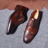 ドレスシューズメンズウェディングブローグ高品質の男性ビジネスレースアップファッション彫刻型の男靴オックスフォード