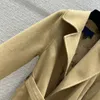 Miscele di lana da donna 2023 Nuovo Autunno Inverno Pista di Milano Trench Risvolto Collo a maniche lunghe Marchio di moda Stesso stile Top Designer Capispalla IVJS