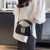 % 70 Fabrika Çıkışı Kapalı Fransız Niş Küçük Yaz Üst düzey Doku Crossbody Çanta Kadınların Bir Under Under Under Under Under Under Under Torn